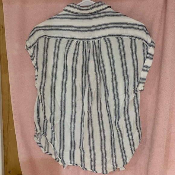 H&M button down tshirt - Picture 2 of 3